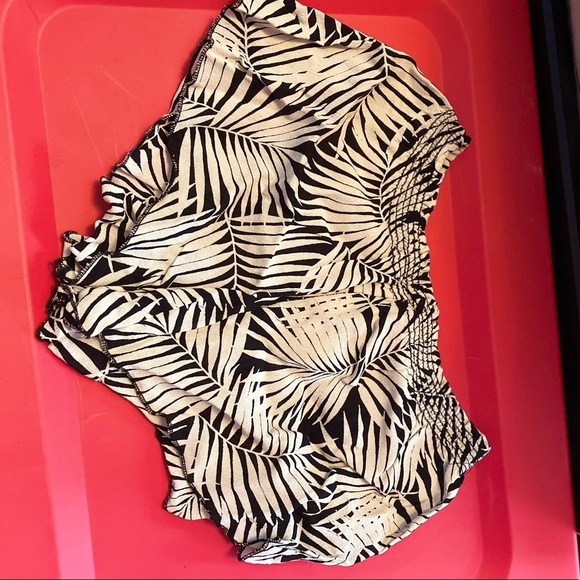 Brandy Melville x John Galt tropical shorts - Picture 2 of 3